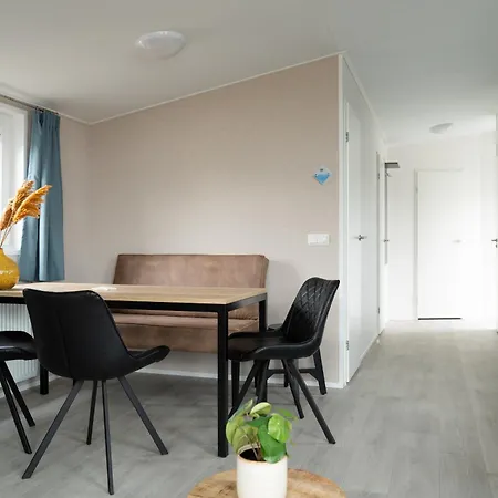 Bis Sechs Personen Ohne Hund *